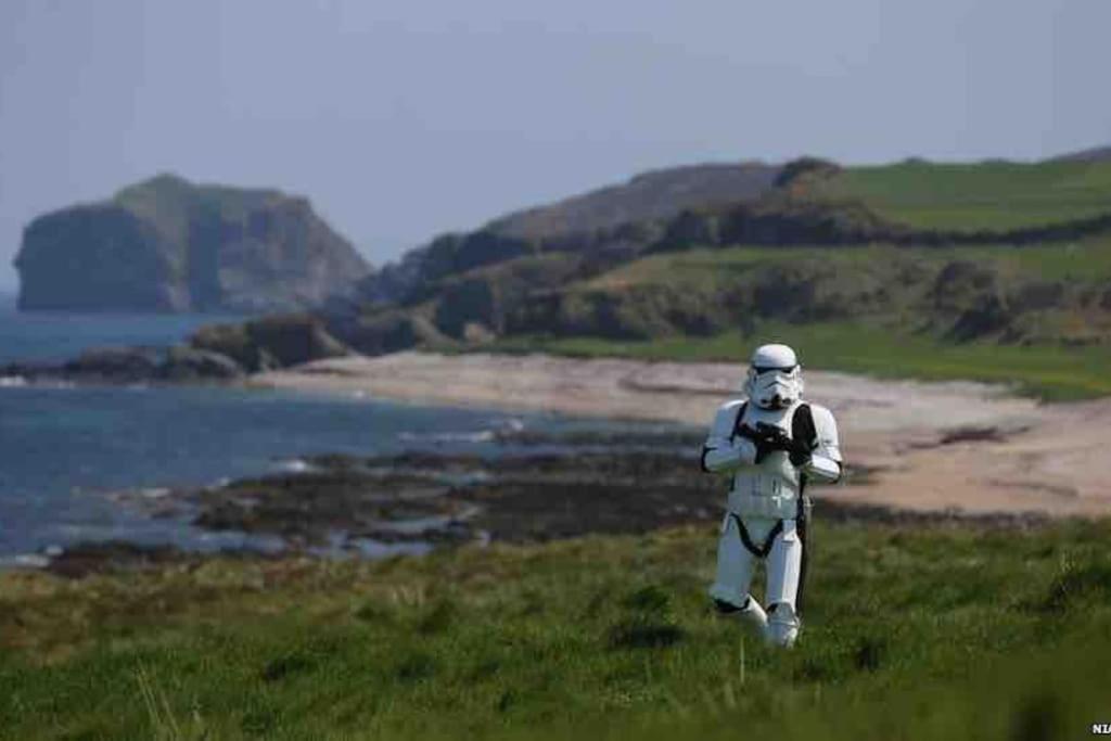 Cosy Portmor Log Cabin- Sea Views, Deck & Relaxation Malin Head المظهر الخارجي الصورة