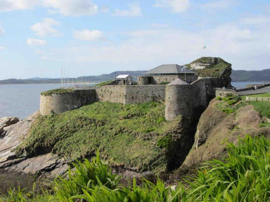 Cosy Portmor Log Cabin- Sea Views, Deck & Relaxation Malin Head المظهر الخارجي الصورة