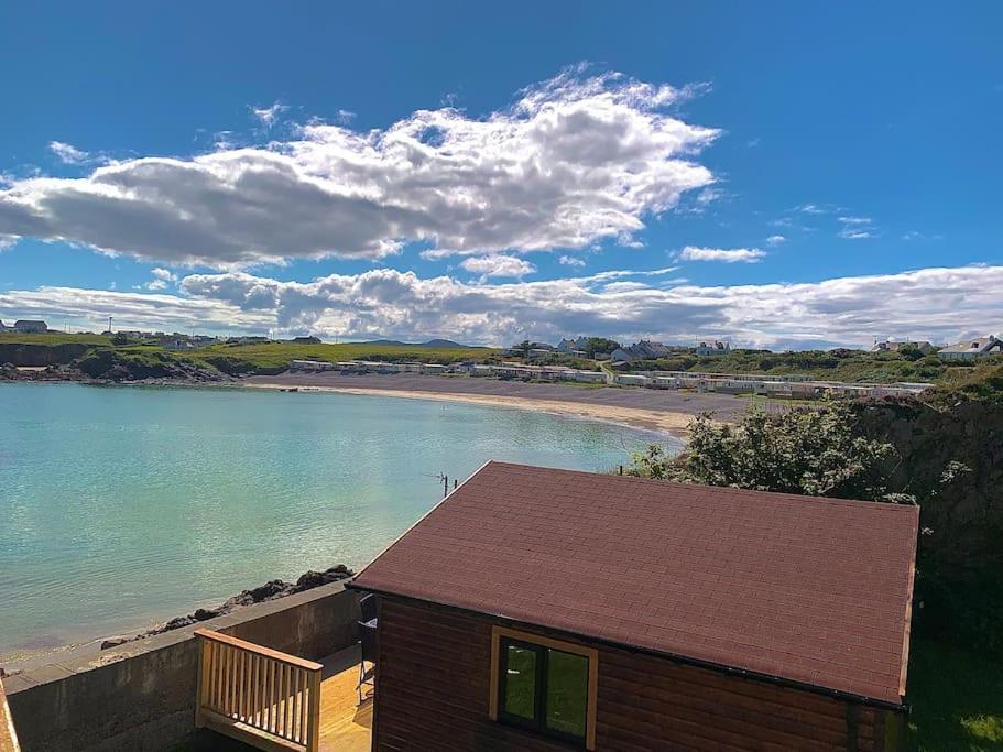 Cosy Portmor Log Cabin- Sea Views, Deck & Relaxation Malin Head المظهر الخارجي الصورة