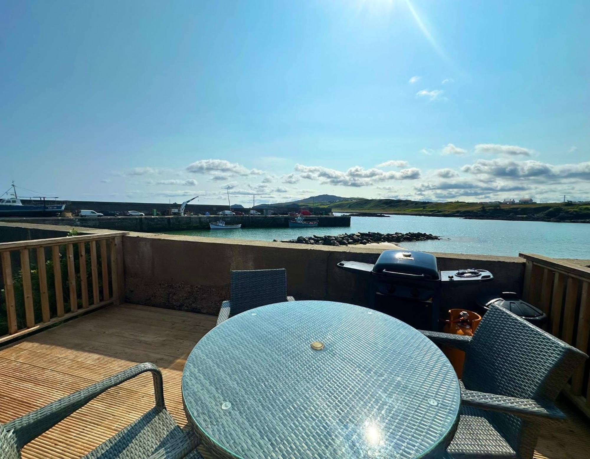 Cosy Portmor Log Cabin- Sea Views, Deck & Relaxation Malin Head المظهر الخارجي الصورة