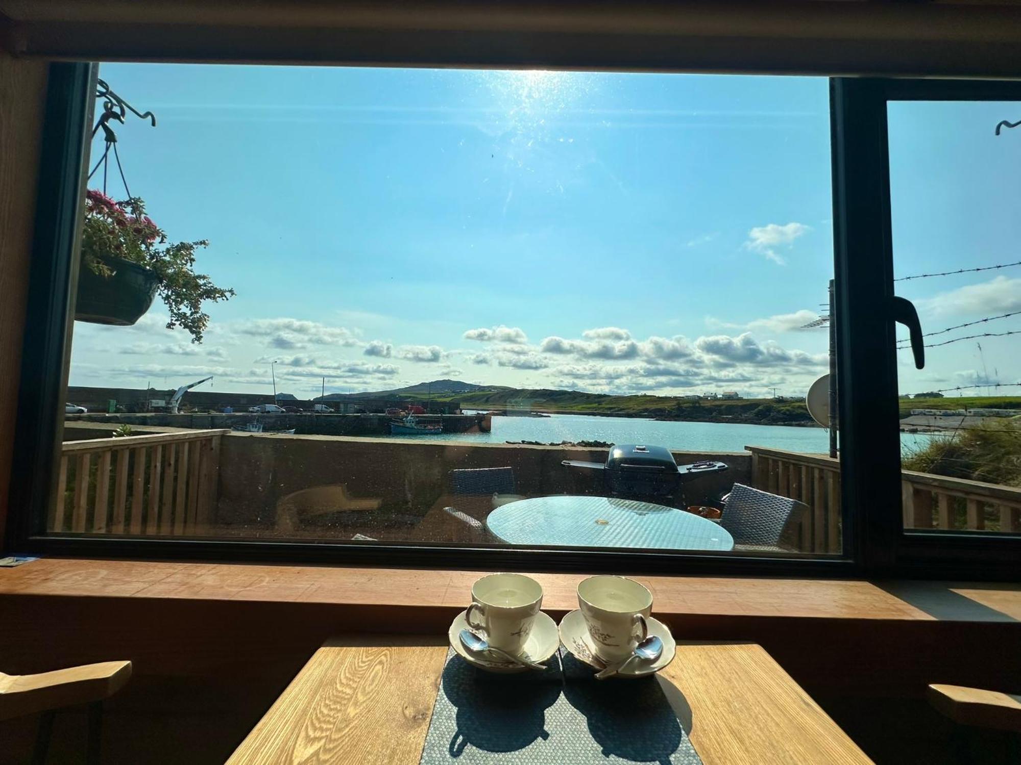 Cosy Portmor Log Cabin- Sea Views, Deck & Relaxation Malin Head المظهر الخارجي الصورة